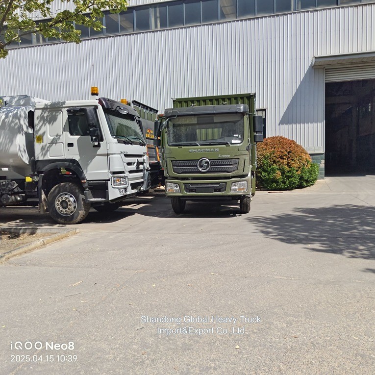 Sinotruk HOWO 4X2 貨物トラック 冷蔵トラック 箱トラック