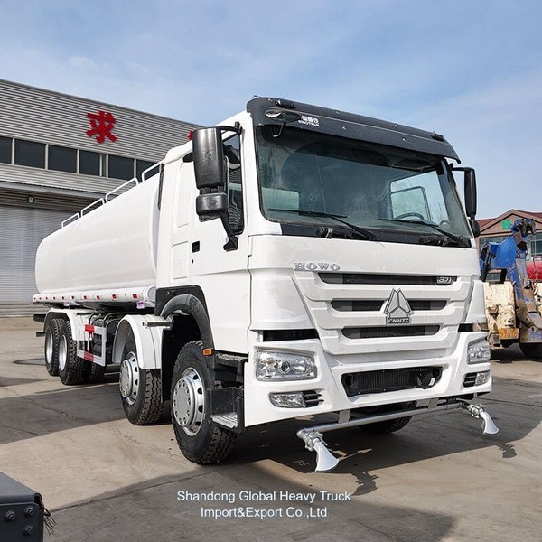 HOWO 8X4 軽量噴水タンカー トラック 水タンク ボウザー トラック
