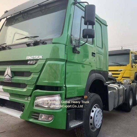 371HPと420HP Sinotruck HOWO A7 6X4 トラクタートラック 12.00R20 タイヤ