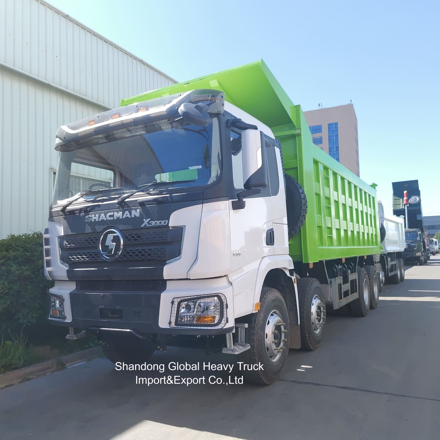 効率的な物資輸送のためのシャックマンX3000重用ダンプトラック