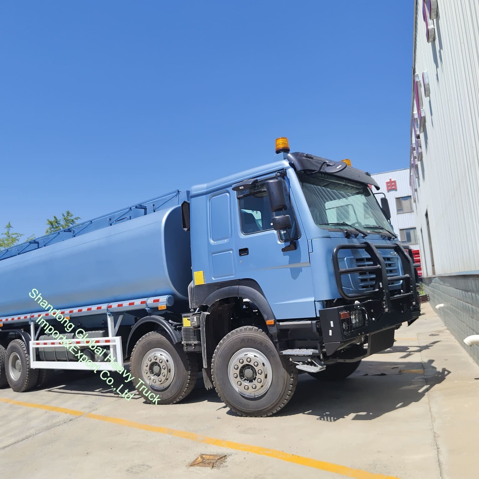 高Sinotruk 8*4 12輪 LHD Rhd ディーゼル燃料ガスオイル配送中古タンクローリー