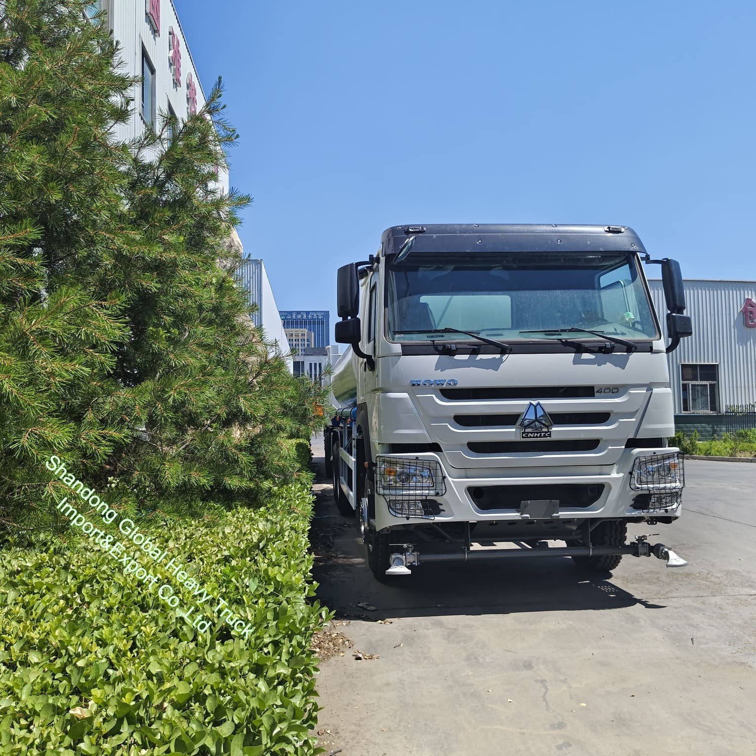 HOWO 6*4 400HP リニューアルされた水タンク トラック 噴水器 トラック 6*4 水タンク