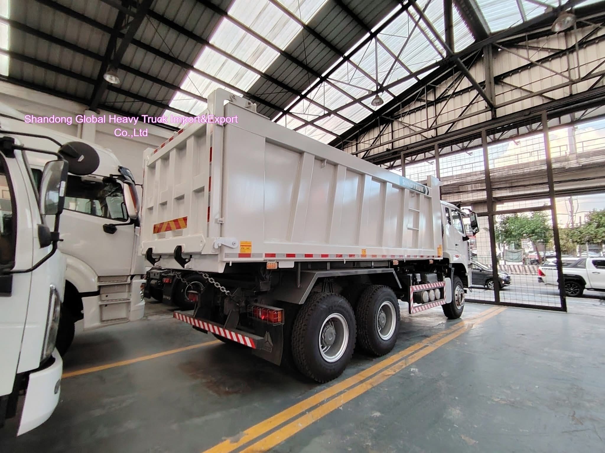 371HP HOWO NX 6X4 18-25m3容量のダンプトラック