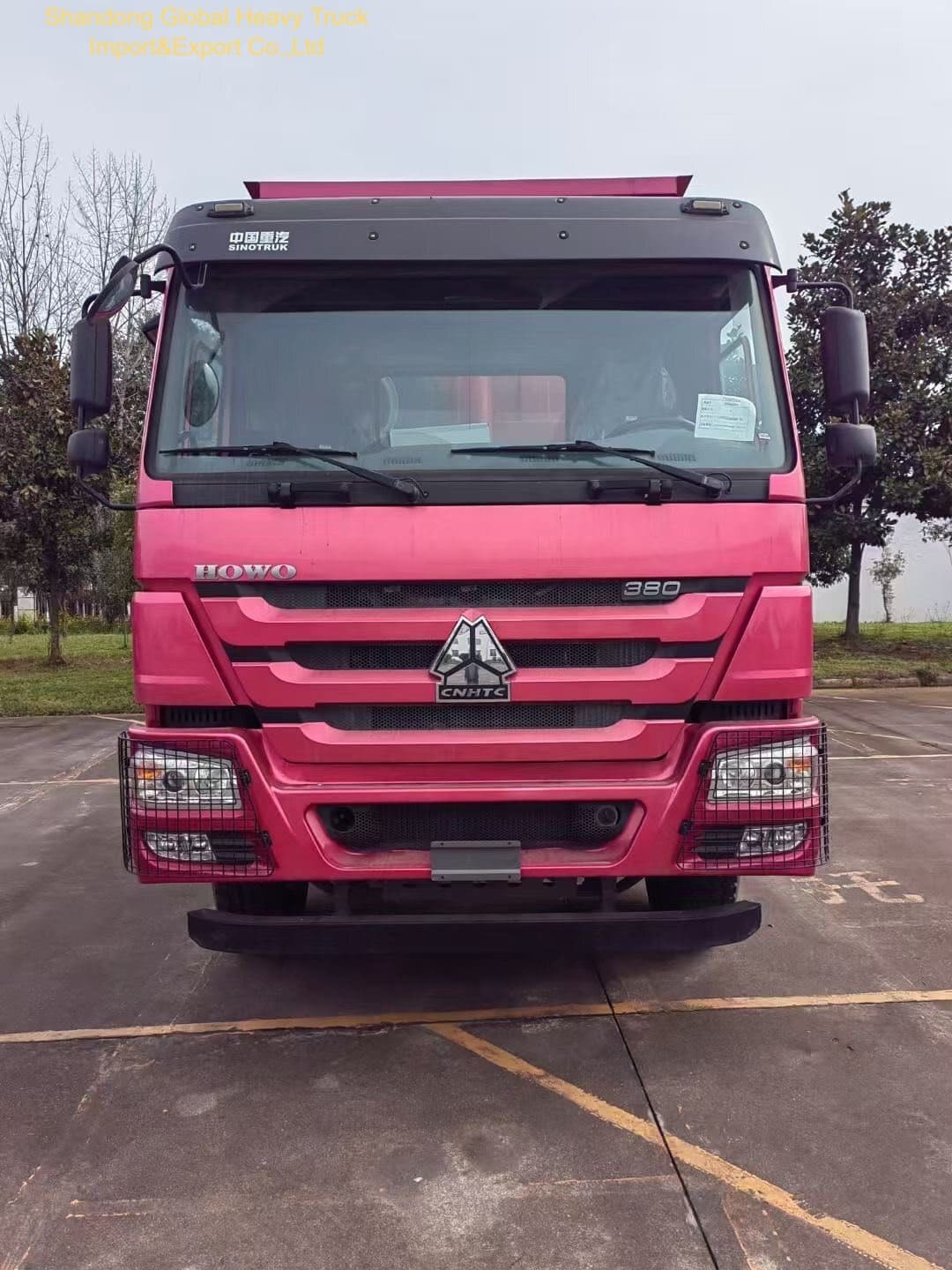 強化スチールシャーシを備えた重機HOWOダンプトラック、U字型貨物ボディ、HYVAフロントリフト油圧システム