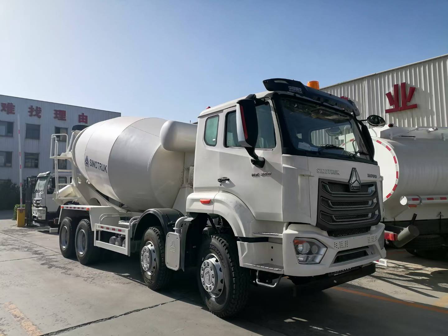 HOWO NX 6×4 Concrete Mixer Truck with 371 HP Engine 300 L Fuel Tank and 12.00R20 Tyres