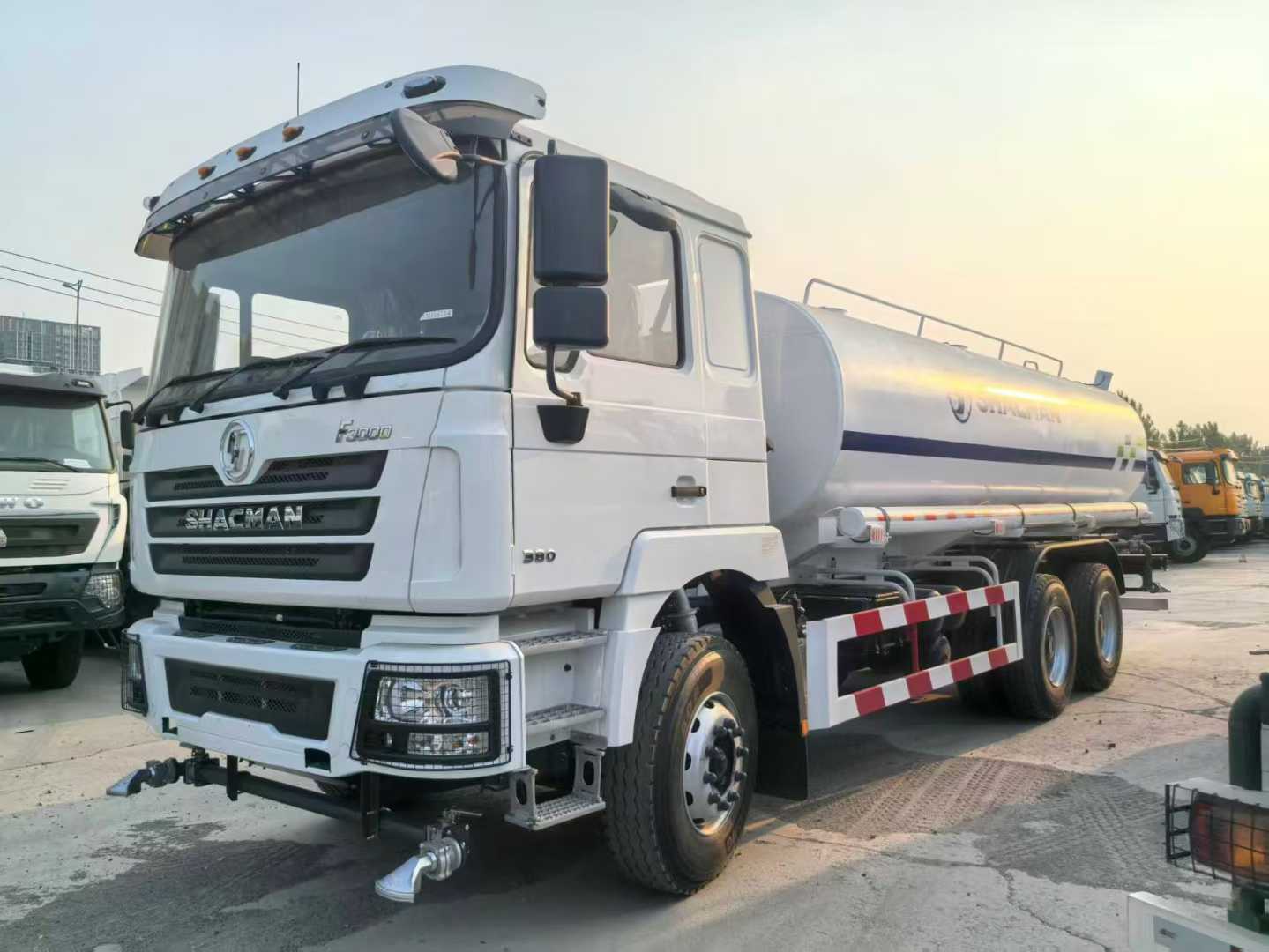 工場価格 シャックマン 6X4 20000L 水槽トラック 20トンの水タンクトラック ステンレス鋼水輸送トラック 販売