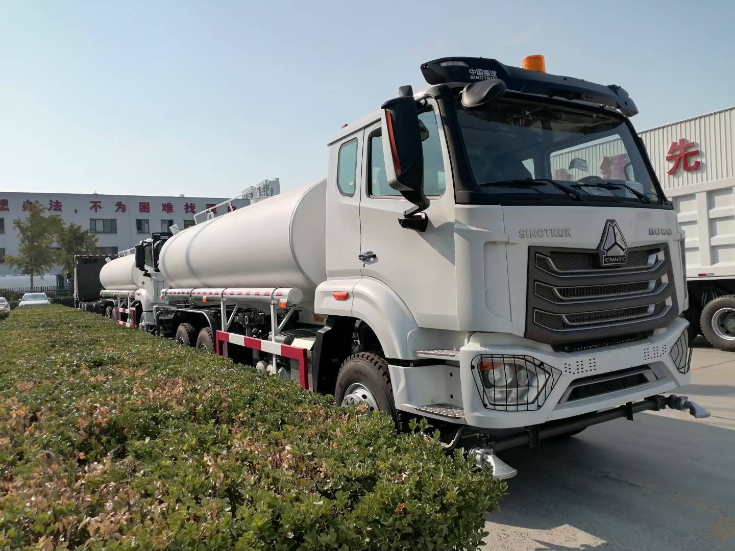 全新 Sinotruk HOWO Tx/Nx 6X4 スプリンクラー水タンク トラック