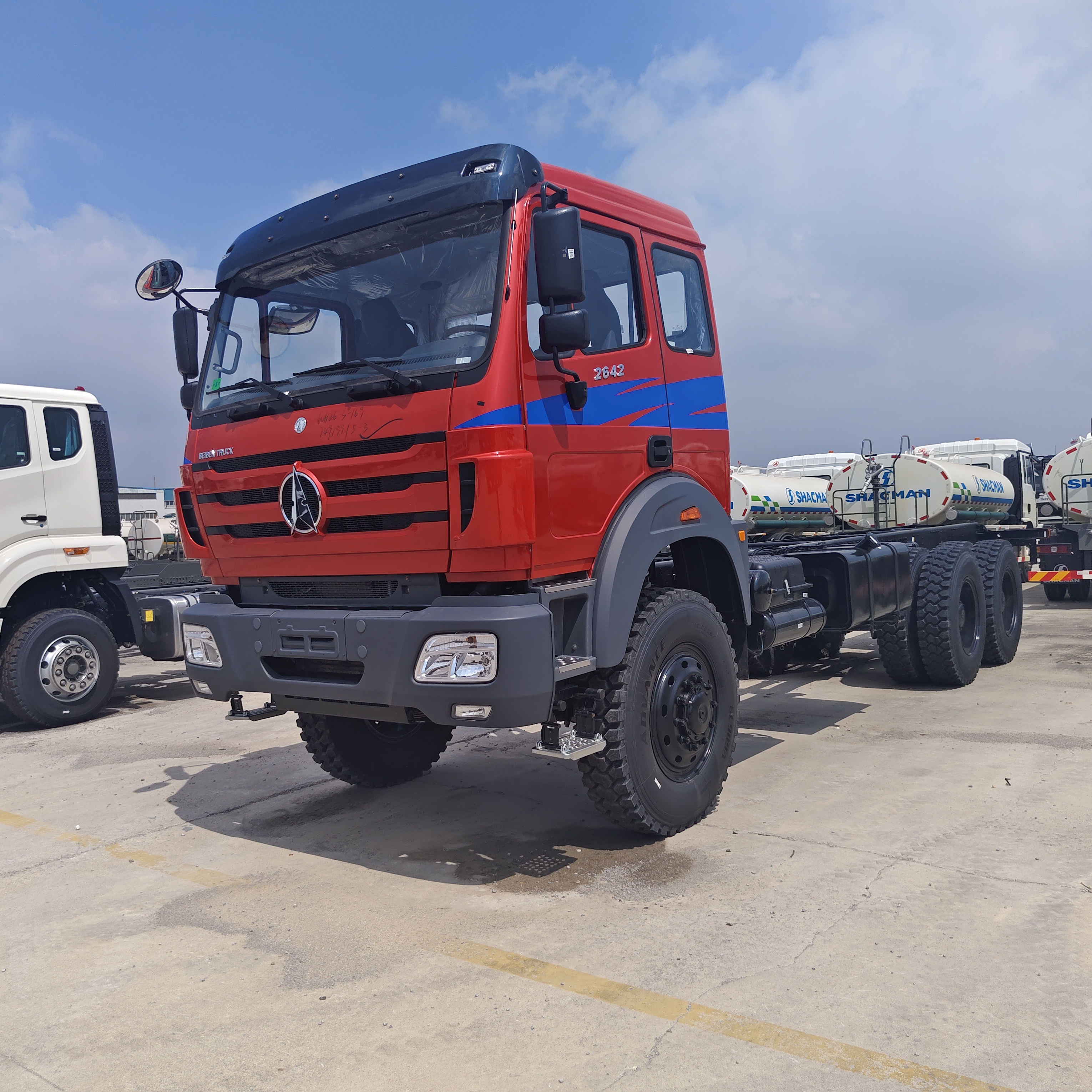 BEIBEN 2648 480HP WEICHAI エンジンとメルセデス・ベンツ・テクノロジー・シャーシの6×4重用トラクタートラック