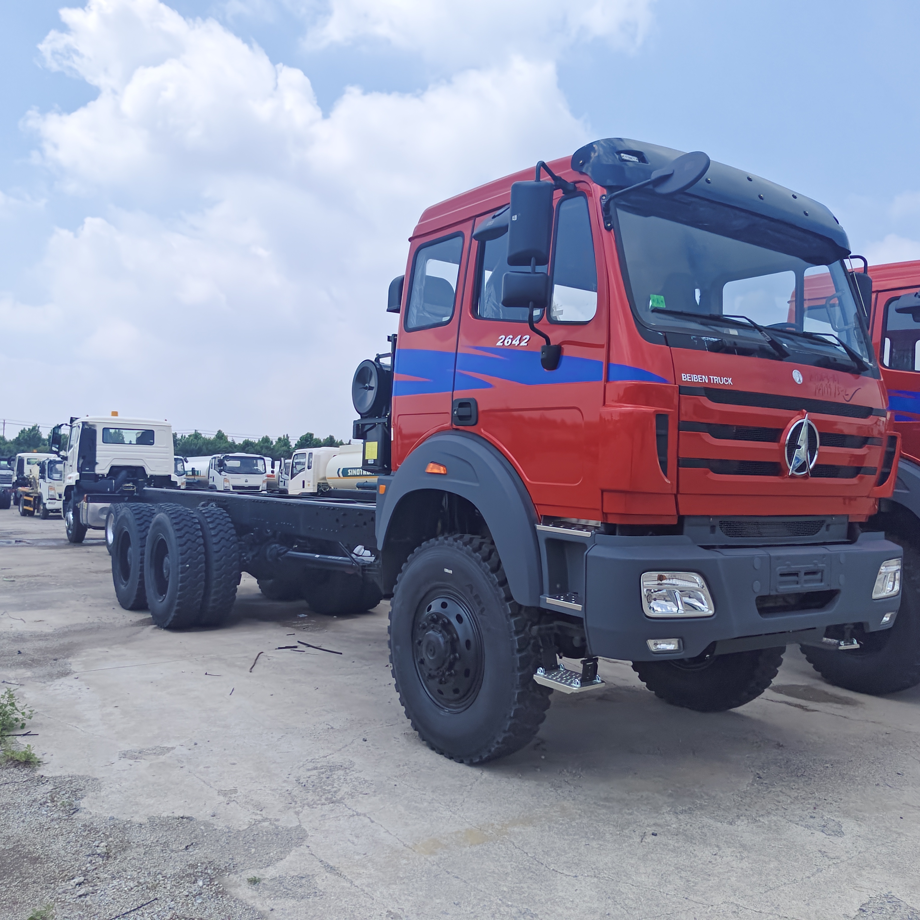 BEIBEN 2638 6×4 マイニング ダンプ トラック、380HP WEICHAI エンジンおよび重量輸送用 25 ～ 35 トンのペイロードを搭載