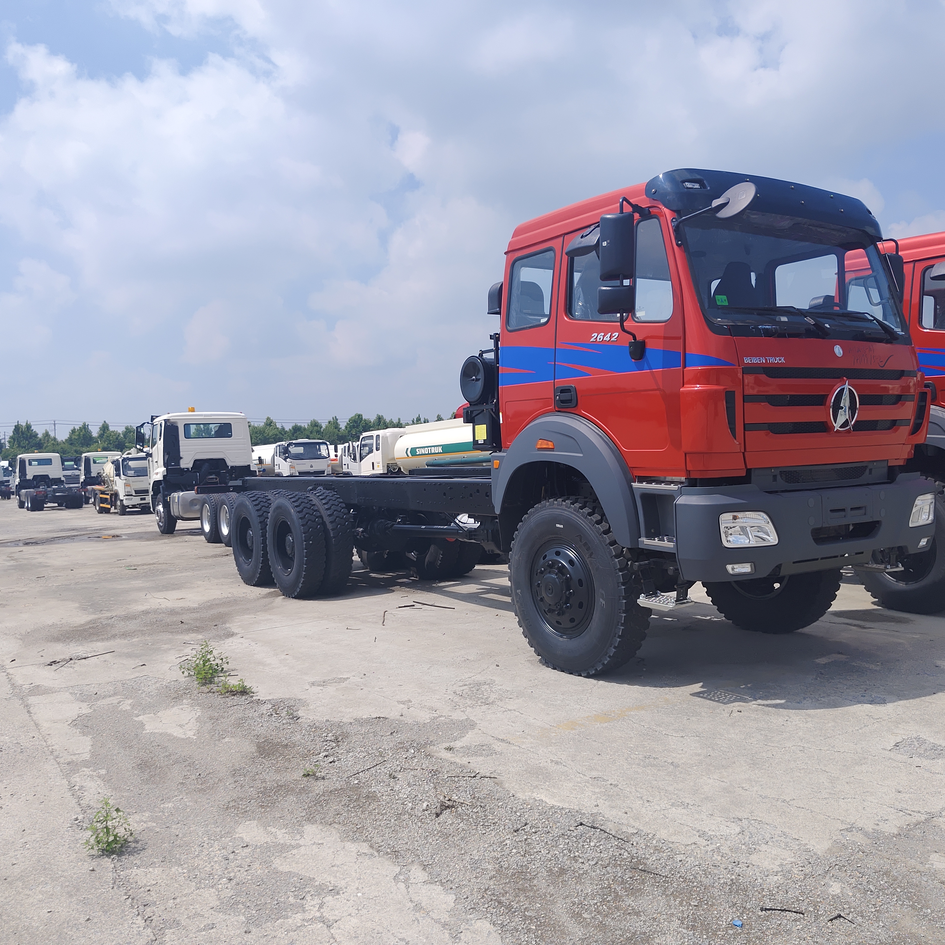 BEIBEN 2648 6×4 重荷鉱山ダンプトラック 480HP WEICHAI エンジンと銅とコバルト輸送のための30-40トンのペイロード