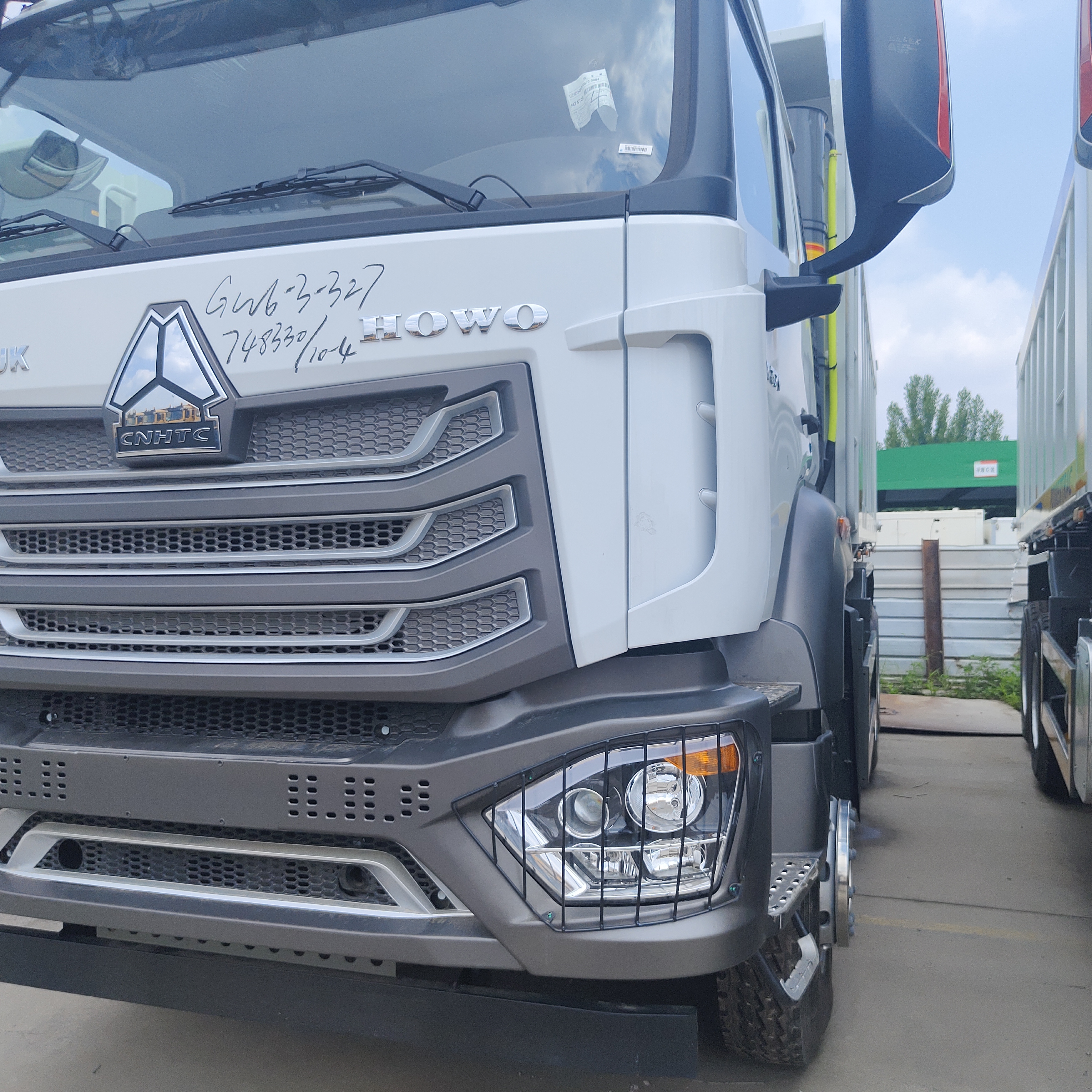 HOWO NX 6×4 重荷ダンプトラック 400HP エンジンと20CBMダンプボディ
