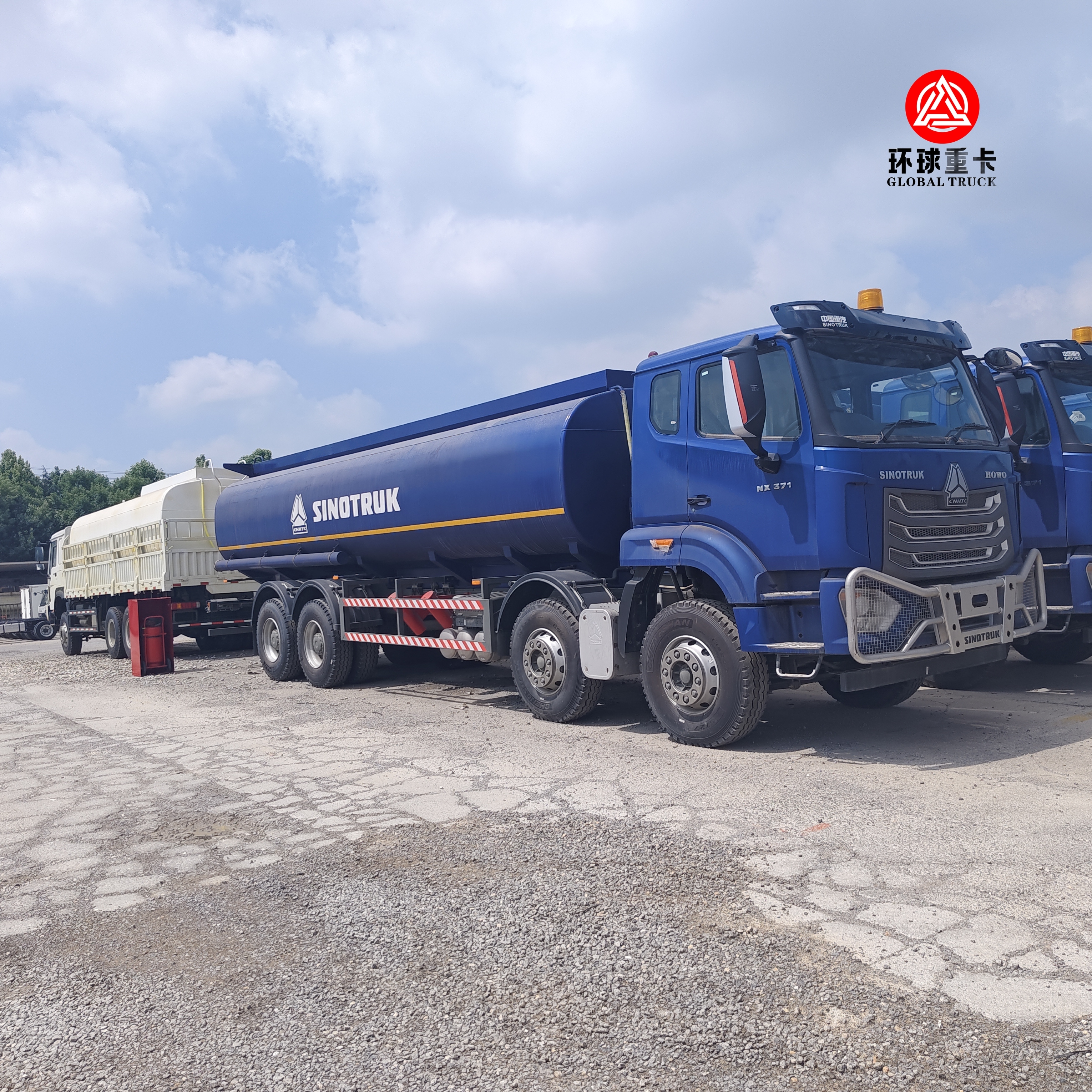 HOWO NX 8x4 30000L 燃料タンク トラック 重荷ディーゼルオイルタンカー トラック アフリカ市場